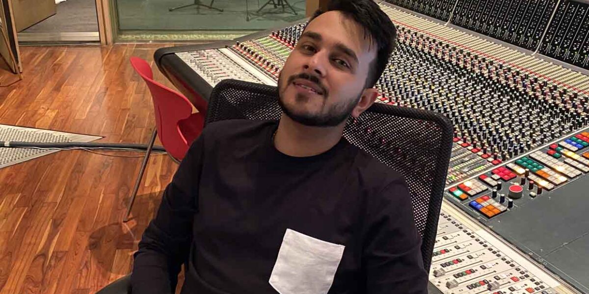 Bombay Film Production Singer Vee Kapoor spreads his soulful in the YRF Studios